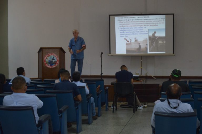 La Cámara de Comercio de Puerto Cabello realiza taller de Inspección a Contenedores