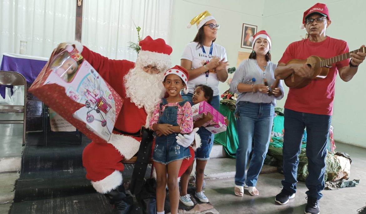 Campaña de Navidad: la Cámara de Comercio de Puerto Cabello brinda alegría a más de 100 niños